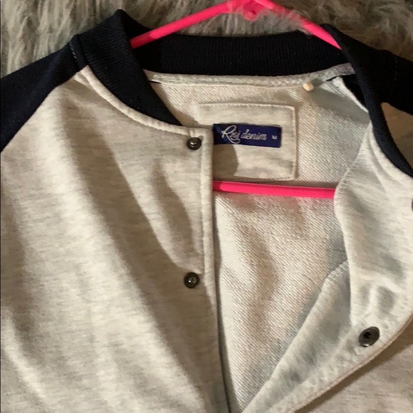 clothes - Picture 2 of 2